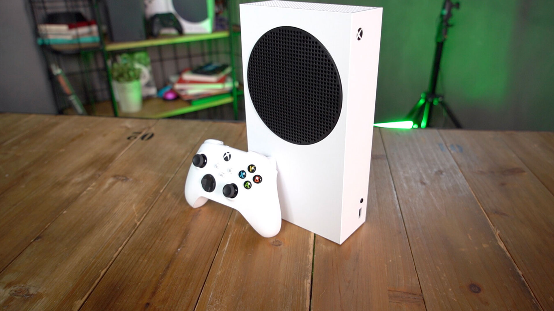 Xbox-series-S-clicks-and-games