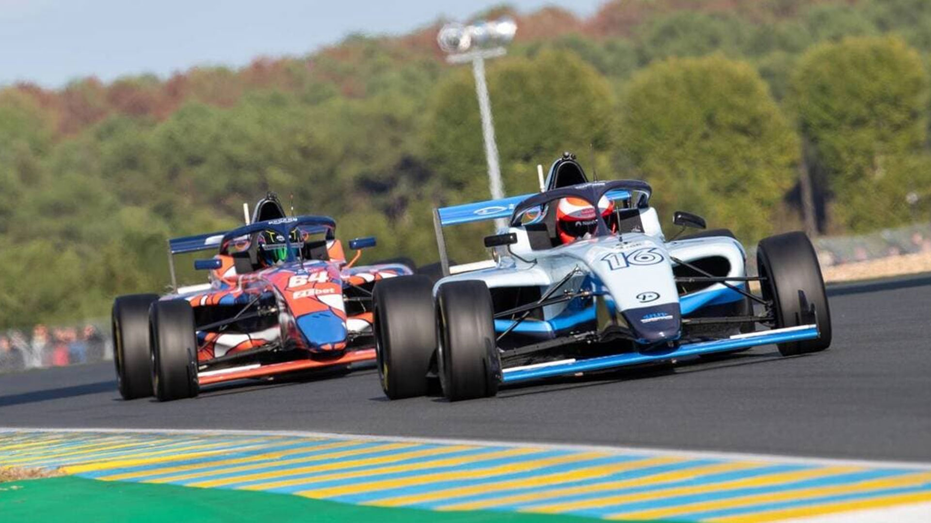 Squeezie bat le record d’audience de Twitch avec le GP Explorer